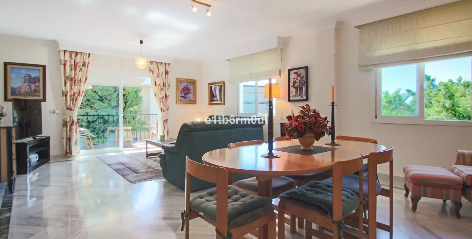 Sale of middle floor apartment in The Golden Mile 3