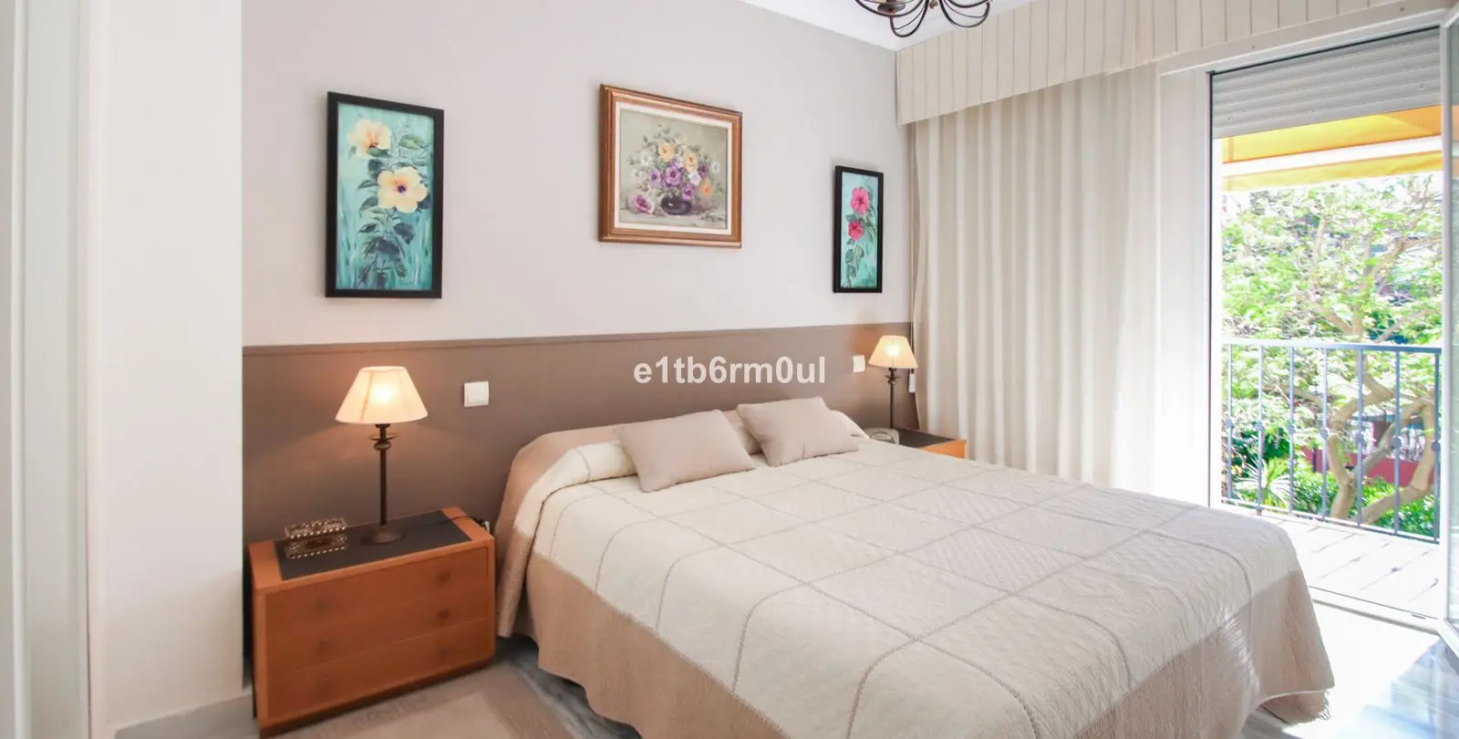 Sale of middle floor apartment in The Golden Mile 5