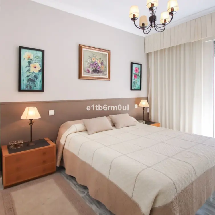 Продажа апартаментов на среднем этаже в The Golden Mile
