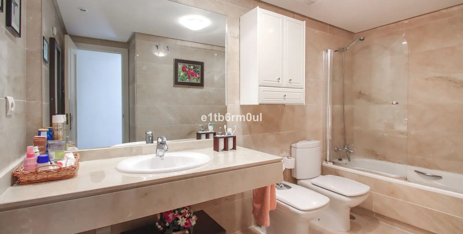 Sale of middle floor apartment in The Golden Mile 6