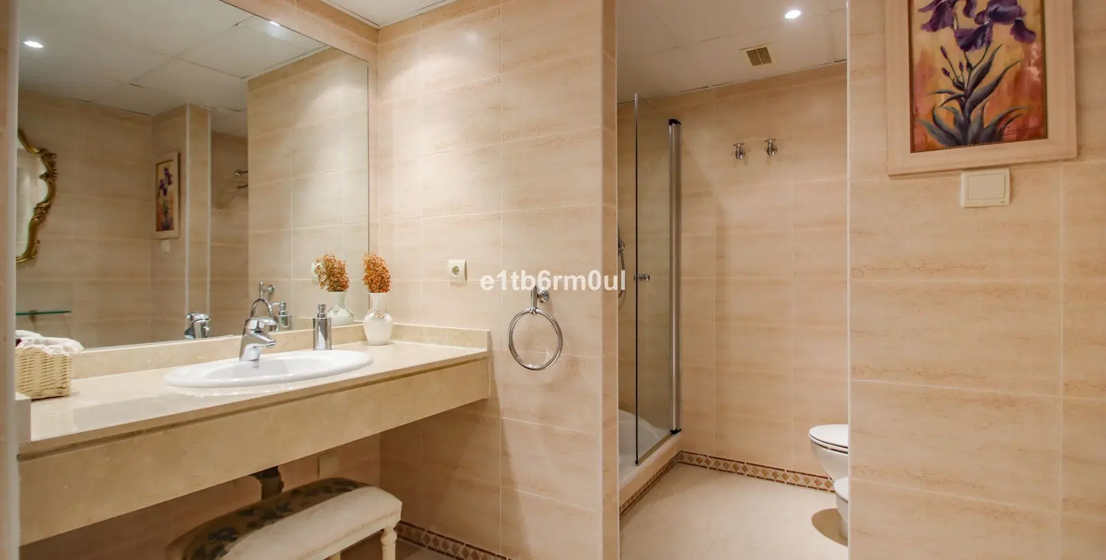 Sale of middle floor apartment in The Golden Mile 10