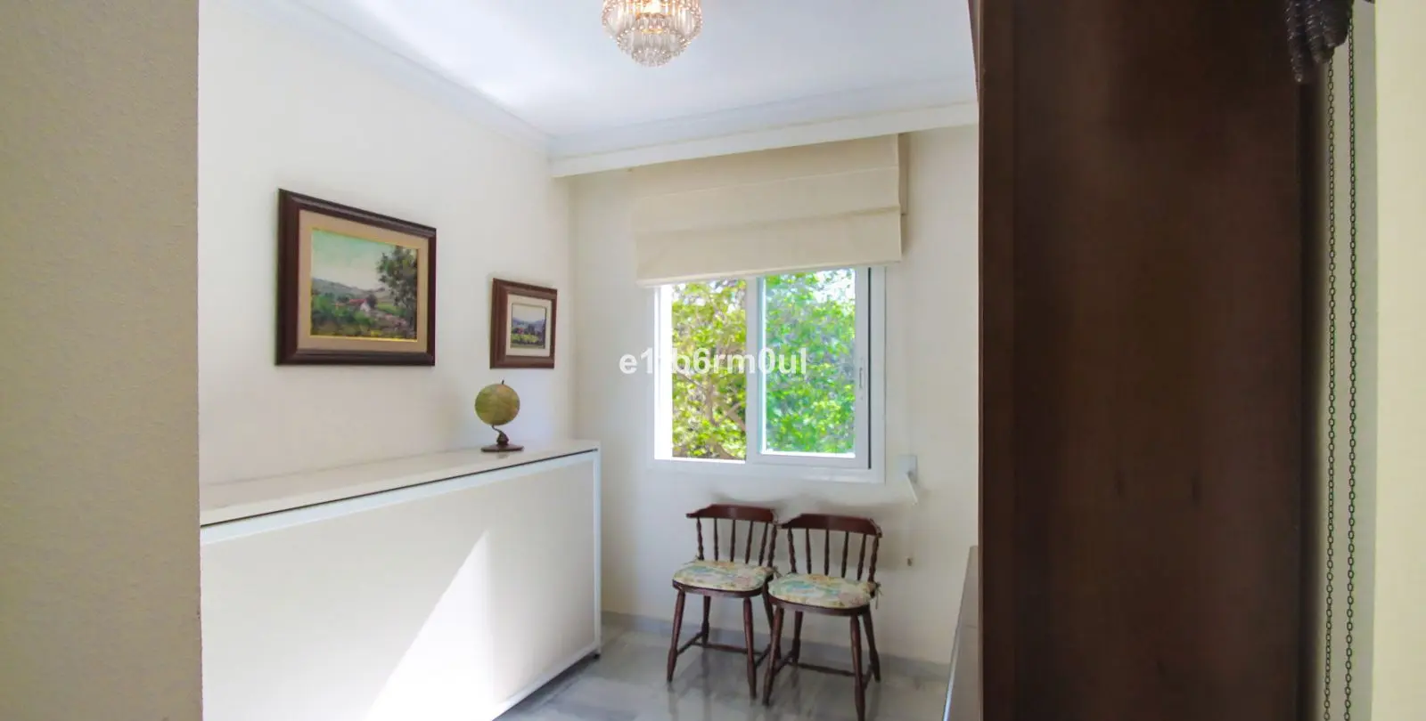 Sale of middle floor apartment in The Golden Mile 11
