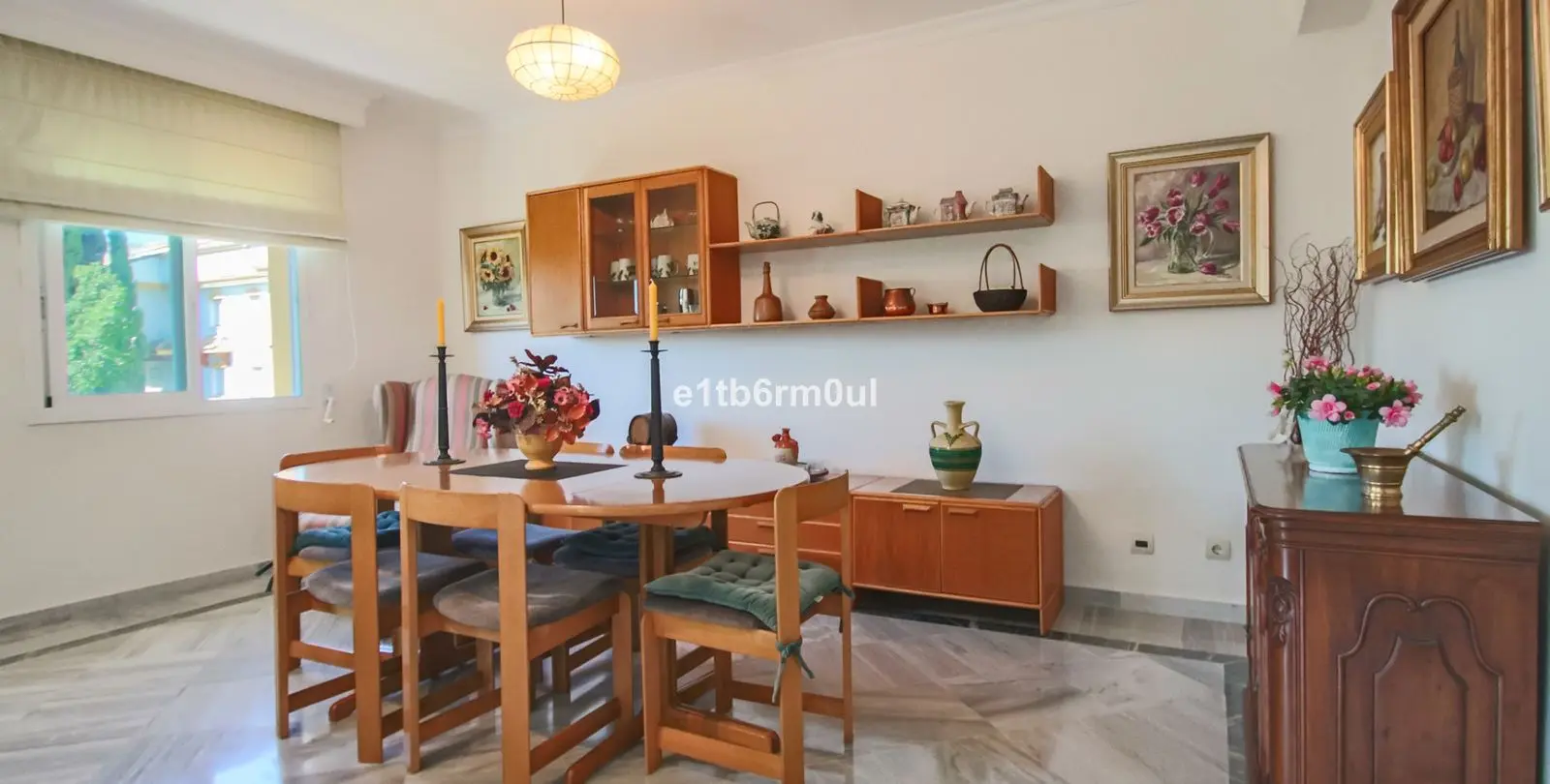 Sale of middle floor apartment in The Golden Mile 13
