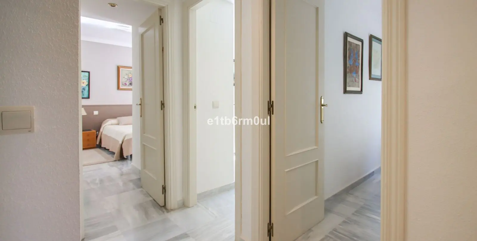Sale of middle floor apartment in The Golden Mile 18