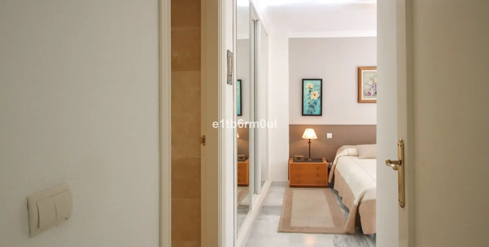 Sale of middle floor apartment in The Golden Mile 20