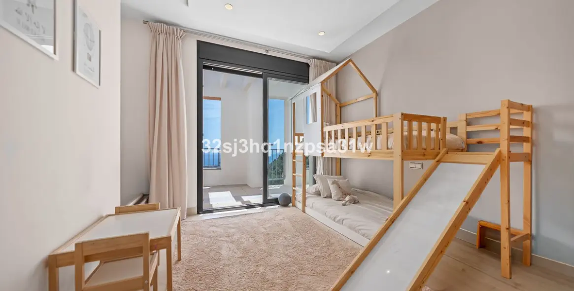 Продажа пентхауса в Altos de los Monteros 13