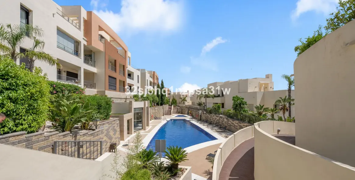 Продажа пентхауса в Altos de los Monteros 18