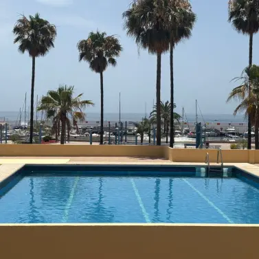 Продажа апартаментов на среднем этаже в Marbella