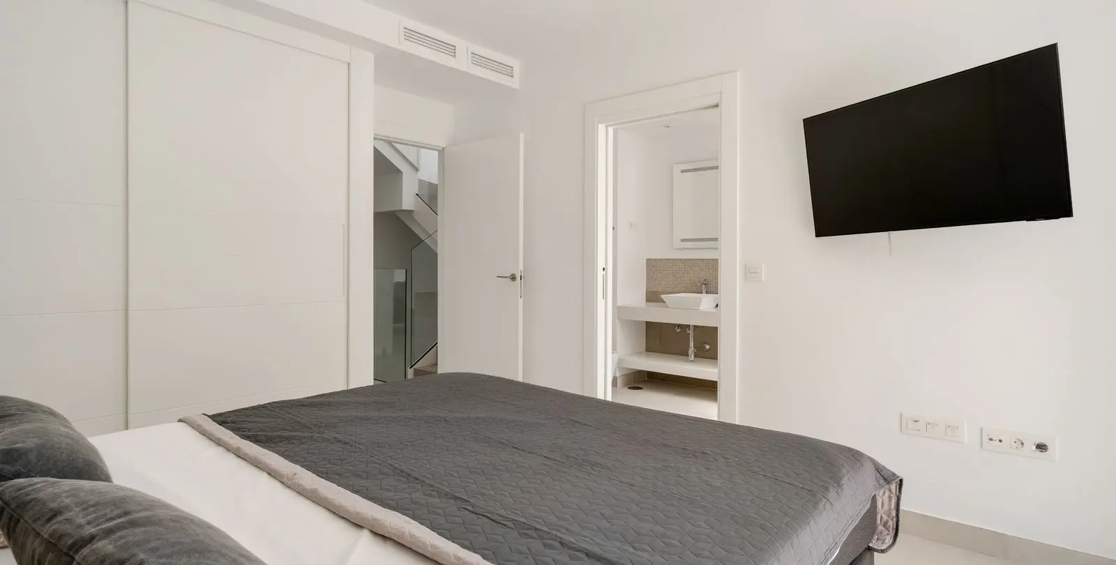 Sale of townhouse in Estepona 10