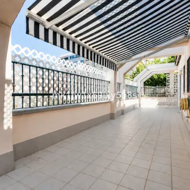 Venta de apartamento en planta media en Marbella