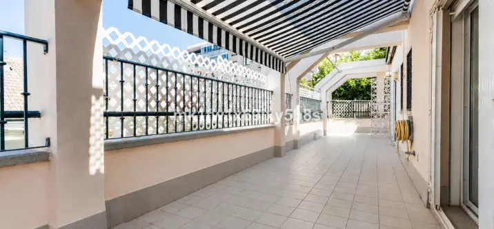 Venta de apartamento en planta media en Marbella 0