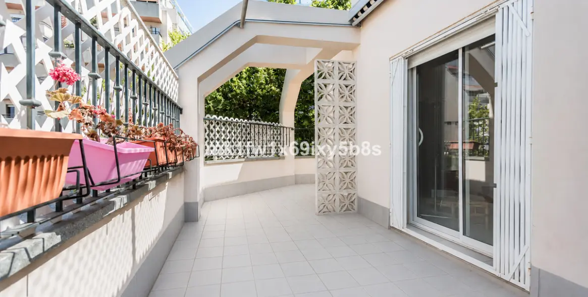 Venta de apartamento en planta media en Marbella 3