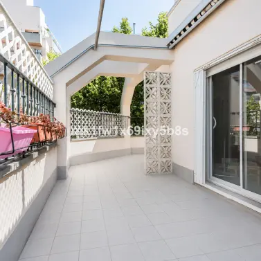 Venta de apartamento en planta media en Marbella