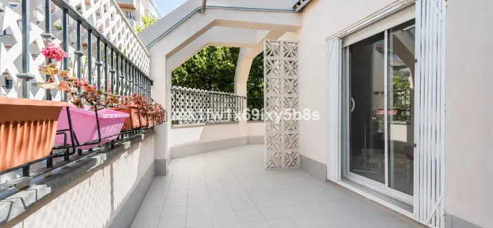 Venta de apartamento en planta media en Marbella 2