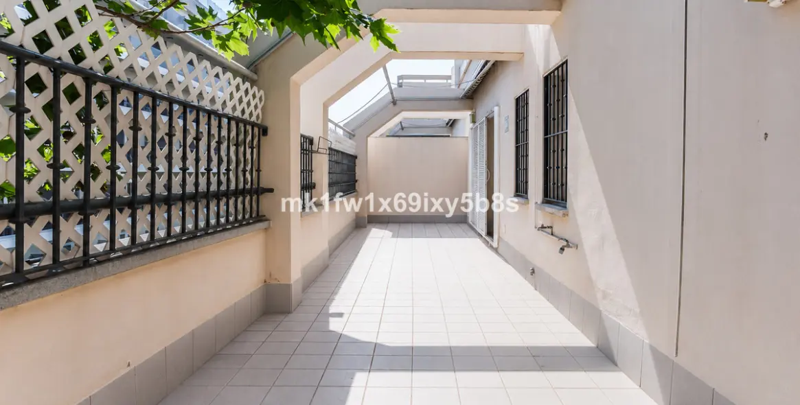 Venta de apartamento en planta media en Marbella 4