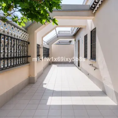 Venta de apartamento en planta media en Marbella