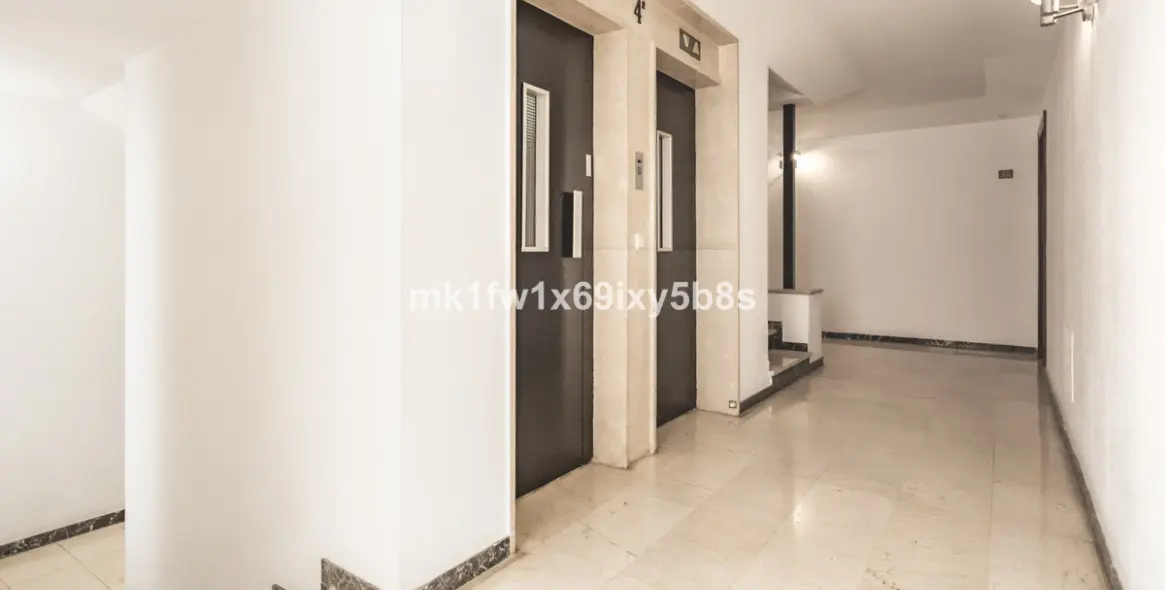 Venta de apartamento en planta media en Marbella 5