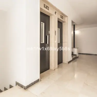 Venta de apartamento en planta media en Marbella