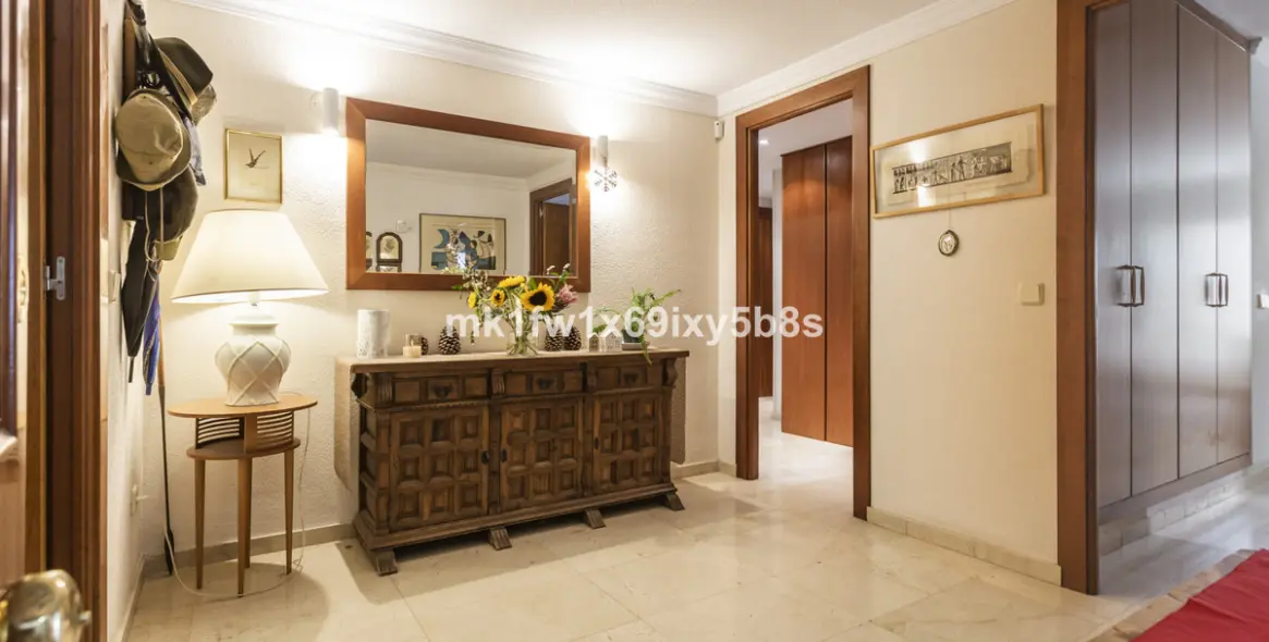 Venta de apartamento en planta media en Marbella 7