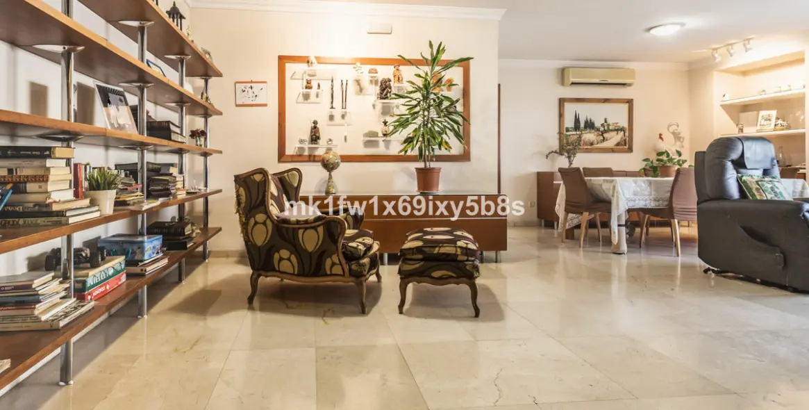 Venta de apartamento en planta media en Marbella 9