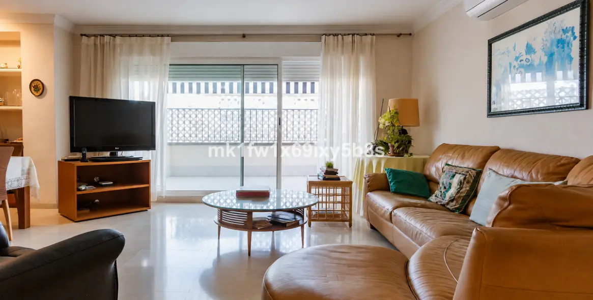 Venta de apartamento en planta media en Marbella 12