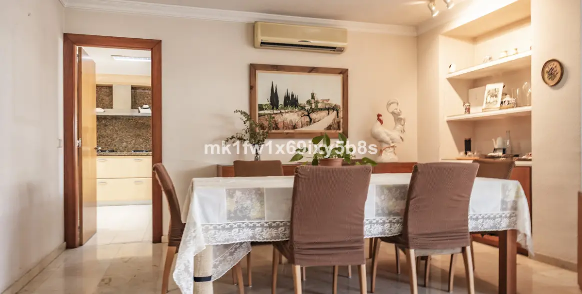 Venta de apartamento en planta media en Marbella 13