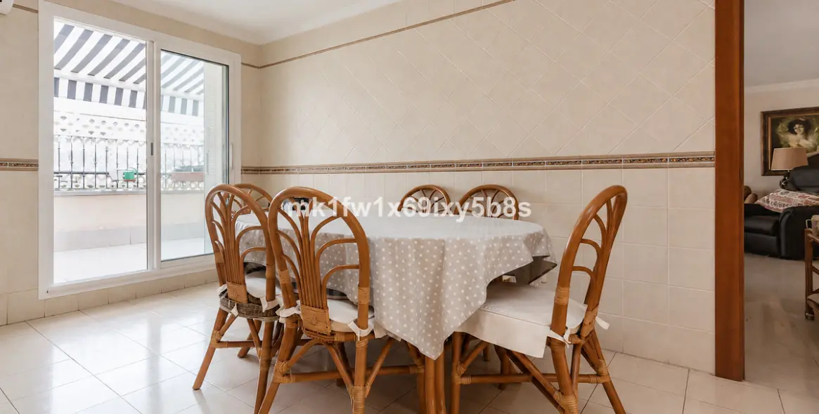 Venta de apartamento en planta media en Marbella 17