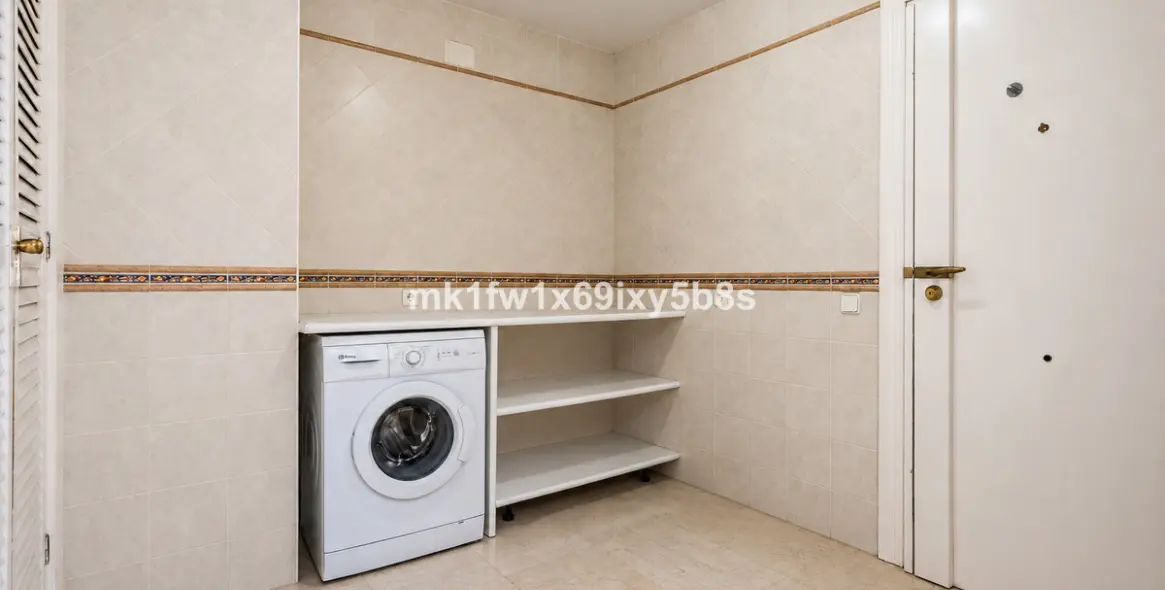 Venta de apartamento en planta media en Marbella 18