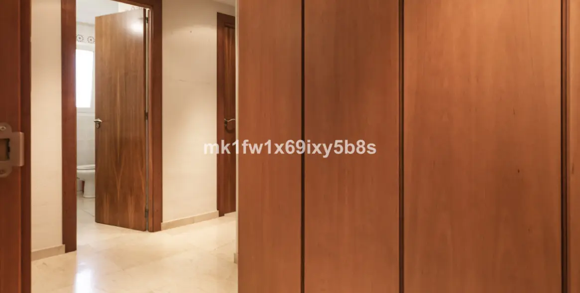 Venta de apartamento en planta media en Marbella 19