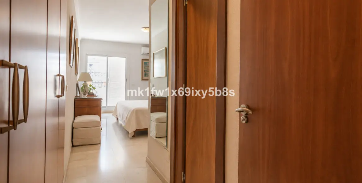 Venta de apartamento en planta media en Marbella 20