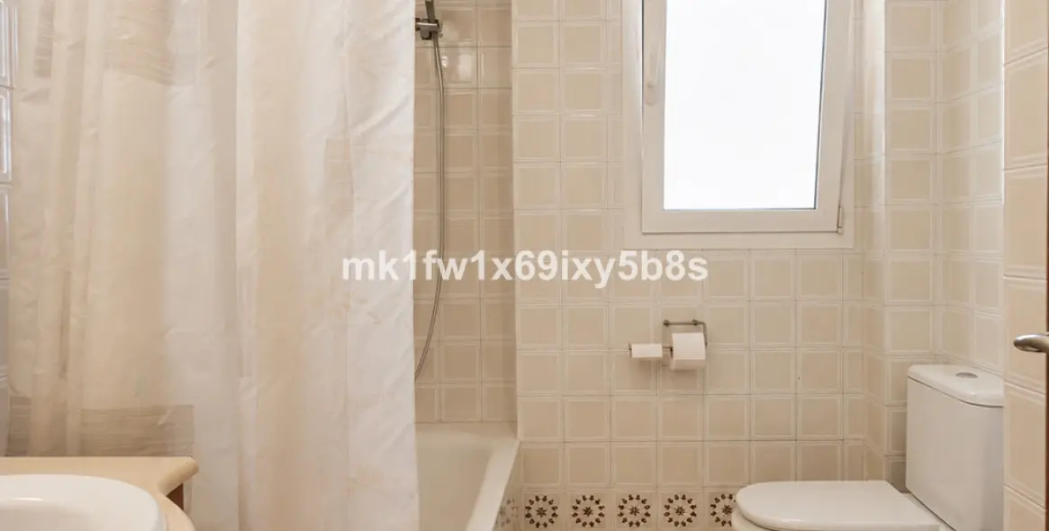 Venta de apartamento en planta media en Marbella 26