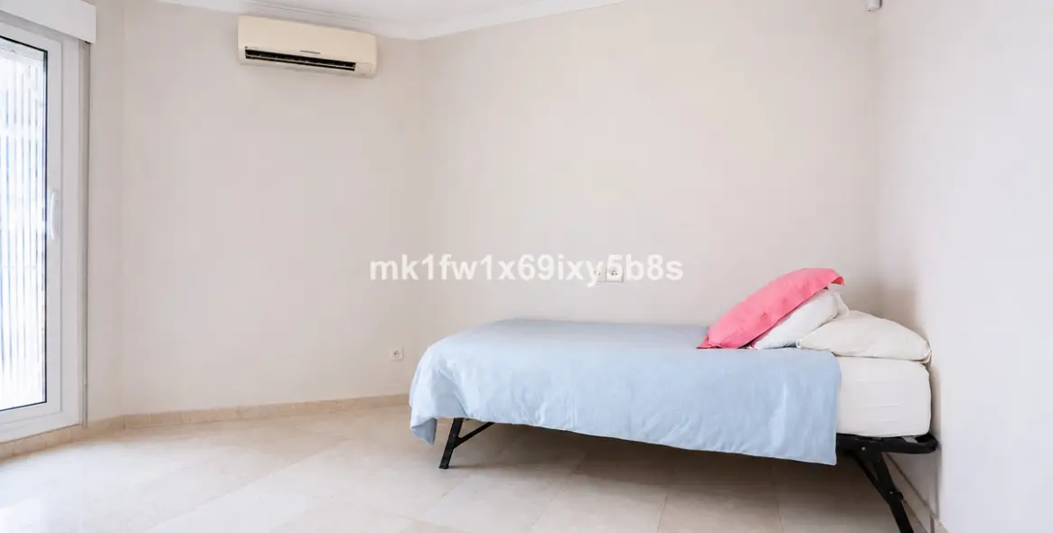 Venta de apartamento en planta media en Marbella 30