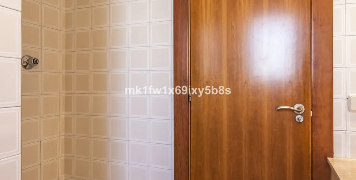 Venta de apartamento en planta media en Marbella 35
