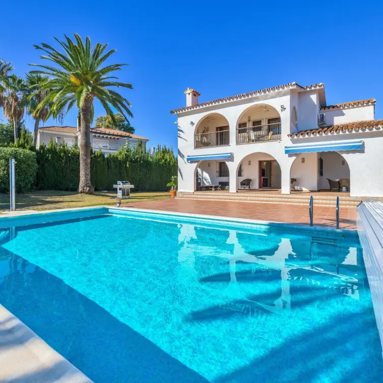 Long-term rent of detached villa in Atalaya