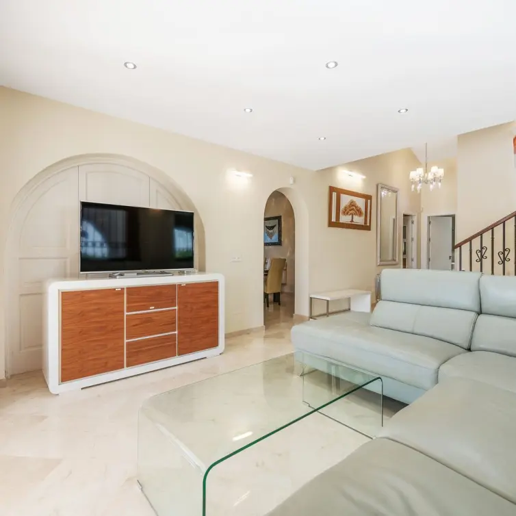 Long-term rent of detached villa in Atalaya