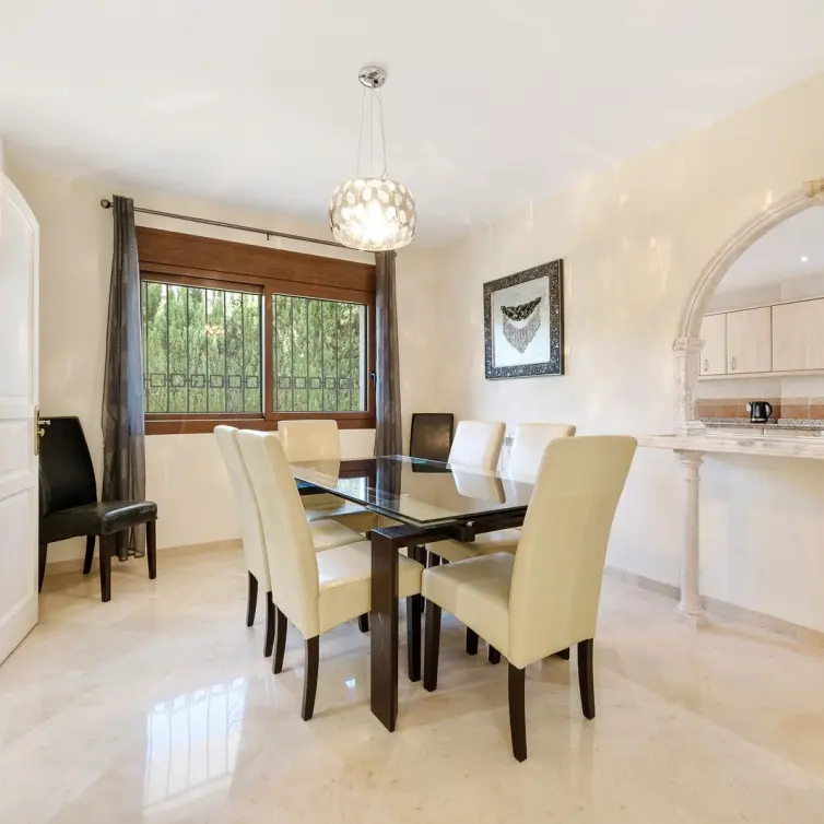 Long-term rent of detached villa in Atalaya