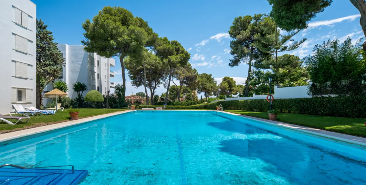 Venta de ático en Los Monteros 27