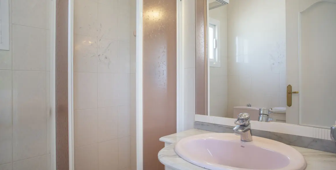 Venta de villa independiente en Guadalmina Baja 12