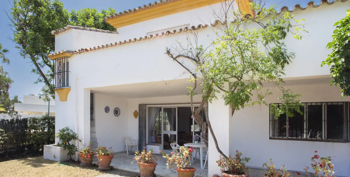 Venta de villa independiente en Guadalmina Baja 18