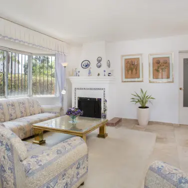 Sale of detached villa in Guadalmina Baja