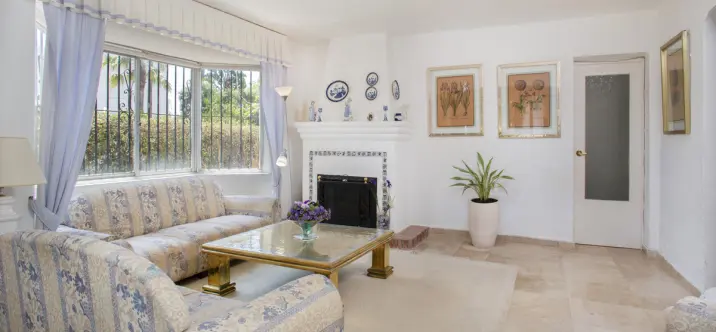 Sale of detached villa in Guadalmina Baja 4