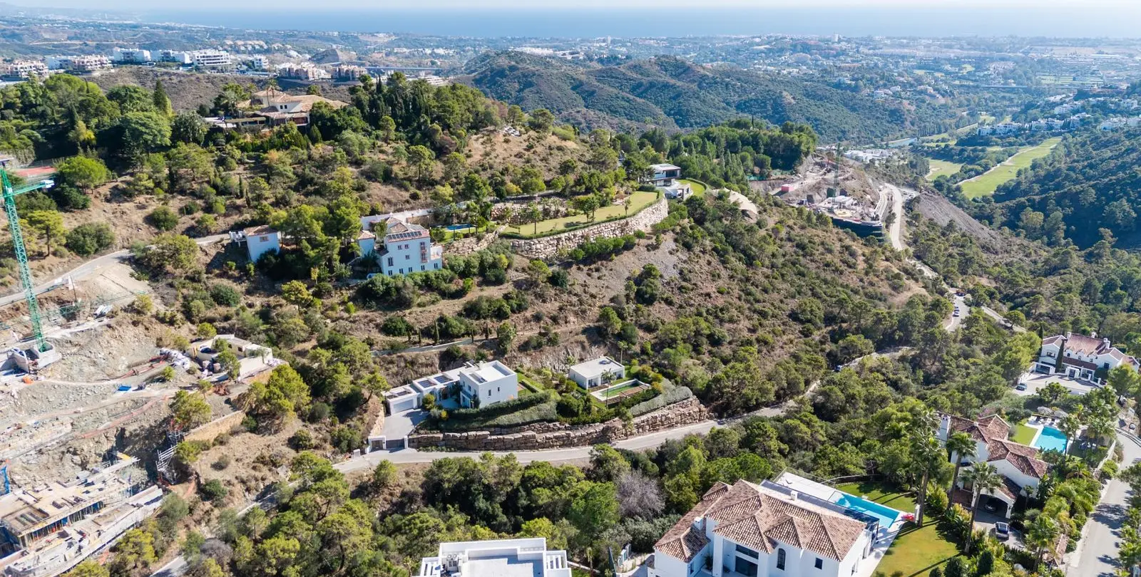 Продажа  отдельно стоящей виллы в El Madroñal 52
