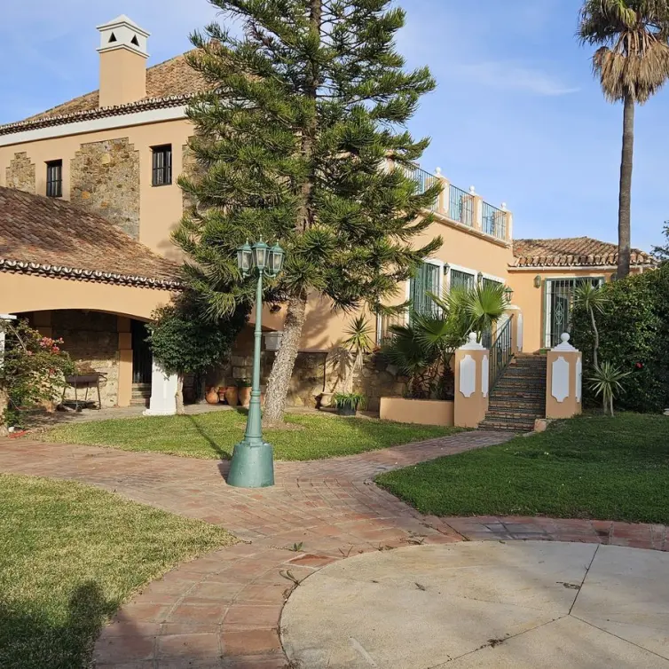 Sale of finca - cortijo in Manilva