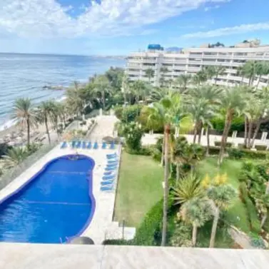 Краткосрочная аренда апартаментов на среднем этаже в Marbella