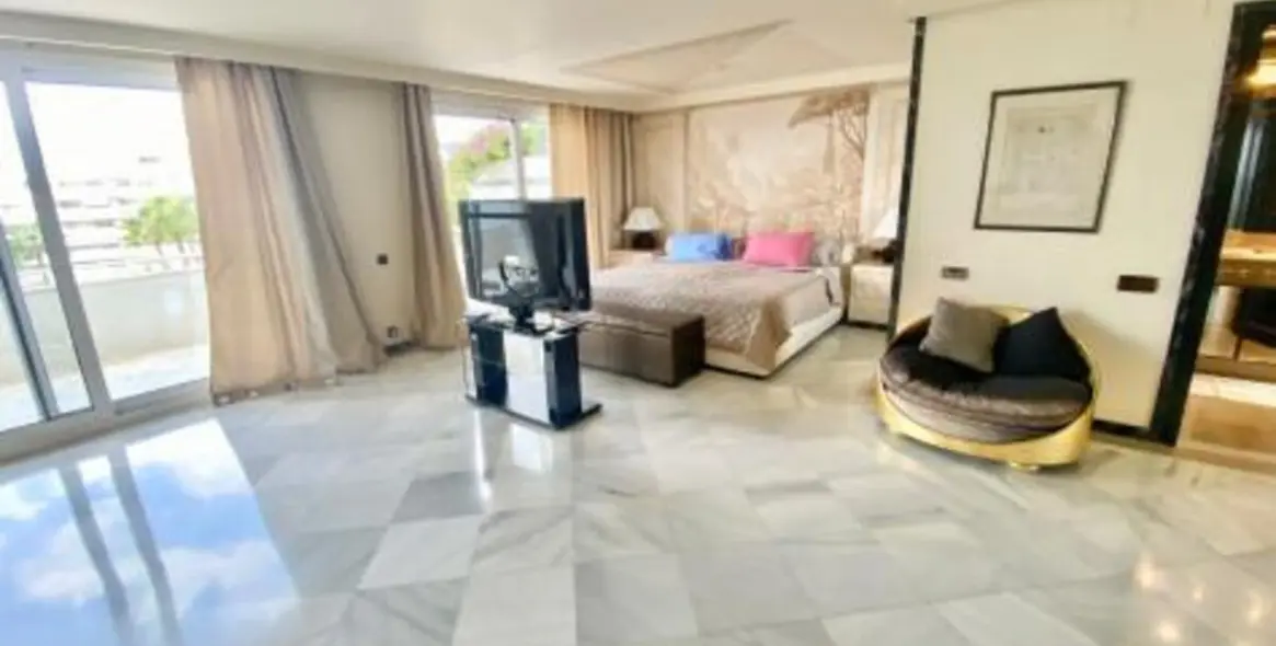 Short-term rent of middle floor apartment in Marbella 2