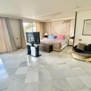 Краткосрочная аренда апартаментов на среднем этаже в Marbella