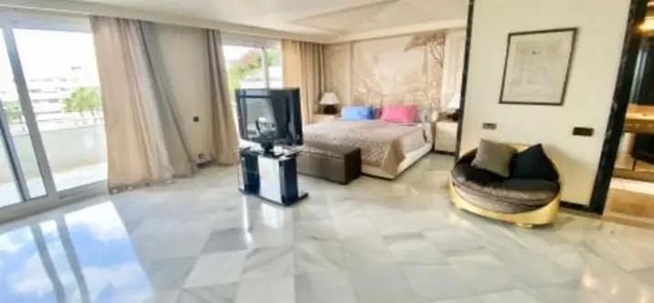 Краткосрочная аренда апартаментов на среднем этаже в Marbella 1