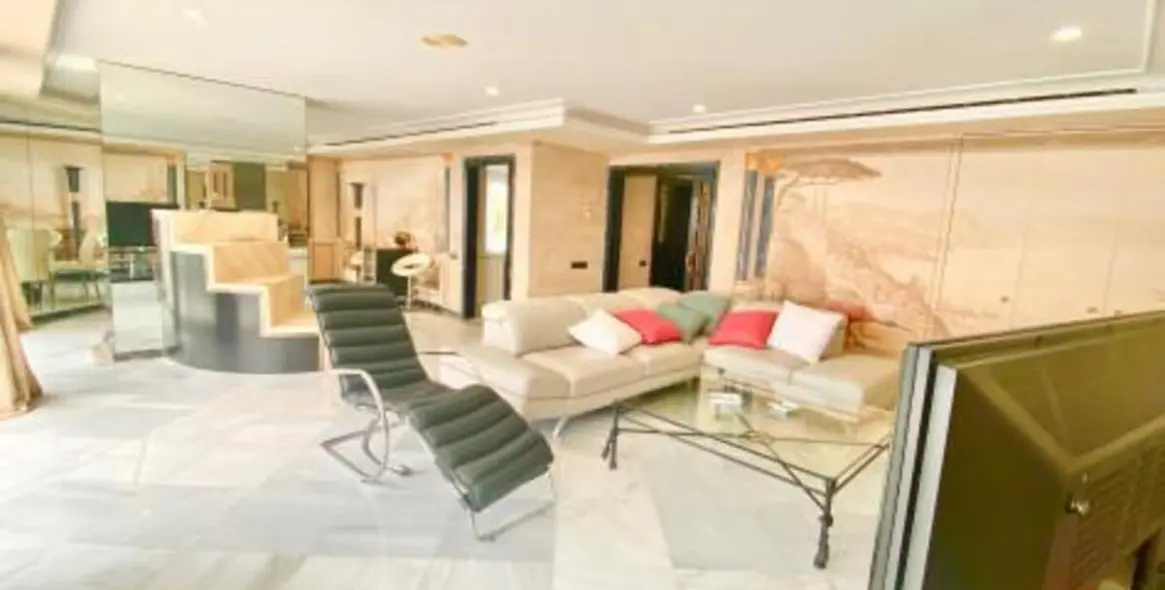 Short-term rent of middle floor apartment in Marbella 3