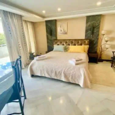 Краткосрочная аренда апартаментов на среднем этаже в Marbella