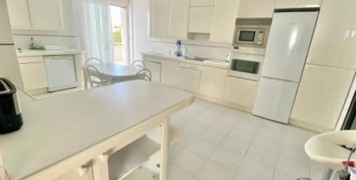 Short-term rent of middle floor apartment in Marbella 13